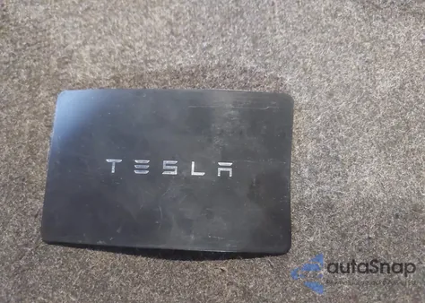 2024 Tesla Model Y Long Range Dual Motor All-Wheel Drive z USA, uszkodzony, nr VIN 7SAYGAEEXRF009394